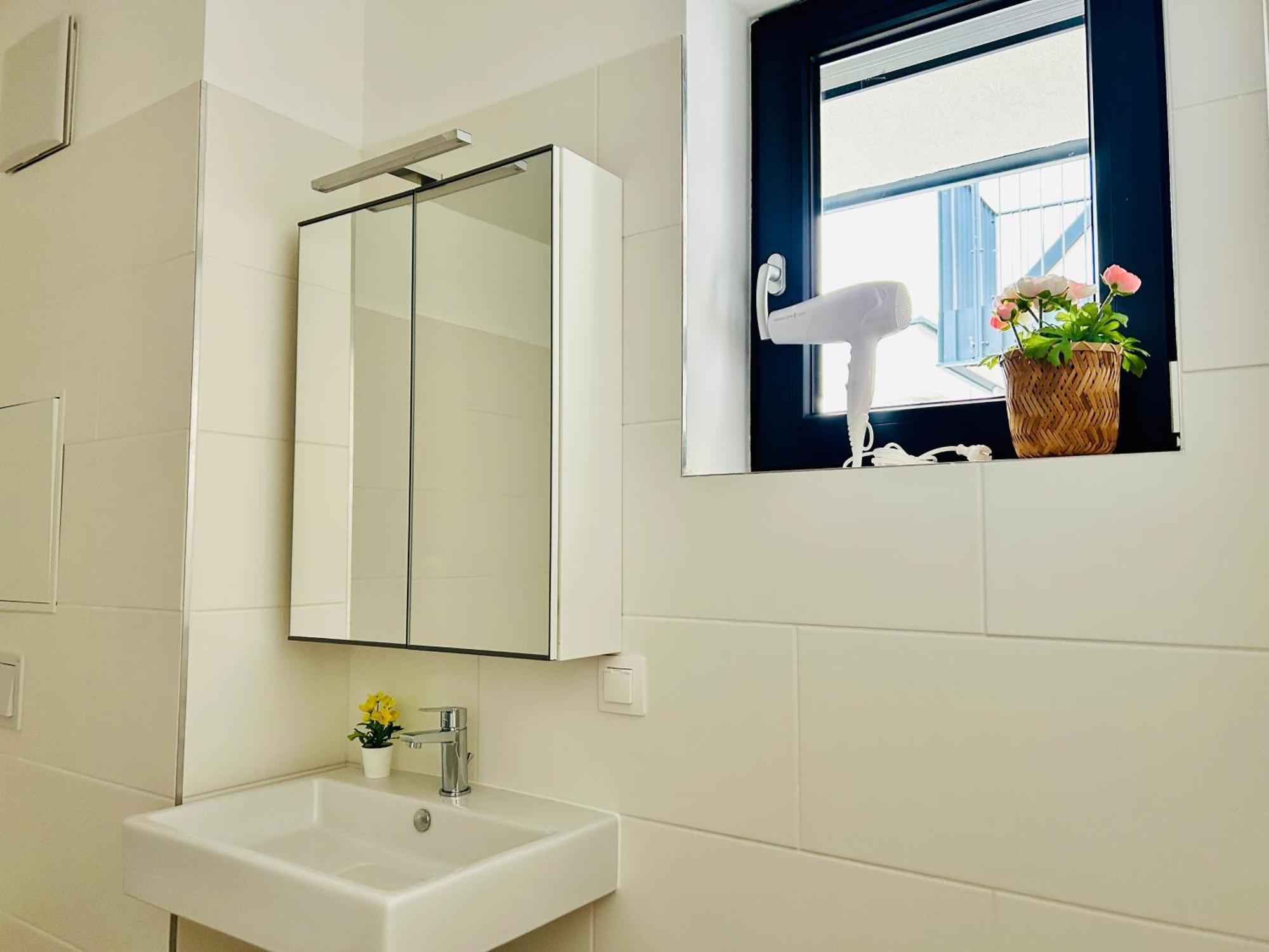 Modern Apartment With Balcony & Free Parking - Nearby Metro Wien Eksteriør billede